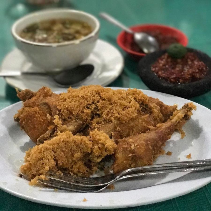 Foto Ayam Goreng Separo 1/2 Ekor