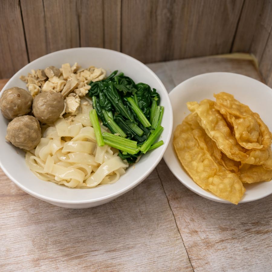 Foto Kwetiau Ayam Baso & Pangsit Goreng Regular