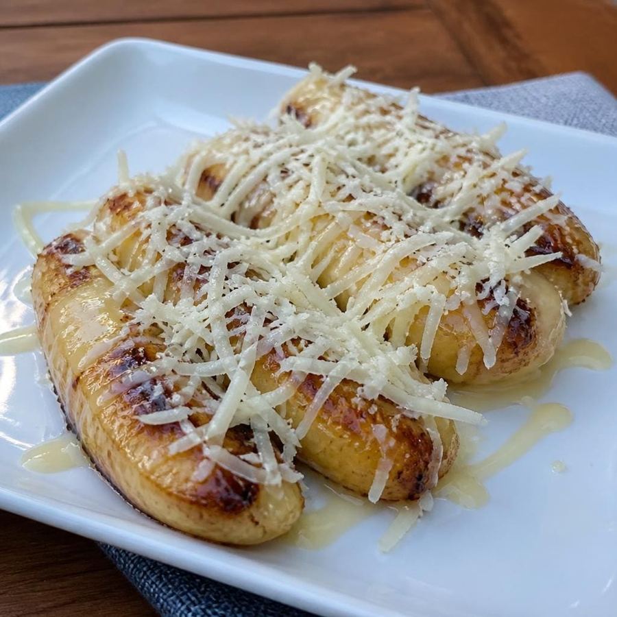 Foto Pisang Bakar Keju Es Teler 77 dengan susu kental manis dan keju