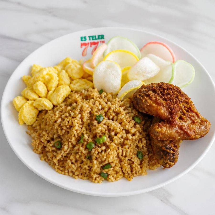 Foto Nasi Goreng 77 Es Teler 77 dengan ayam goreng dan telur orak-arik