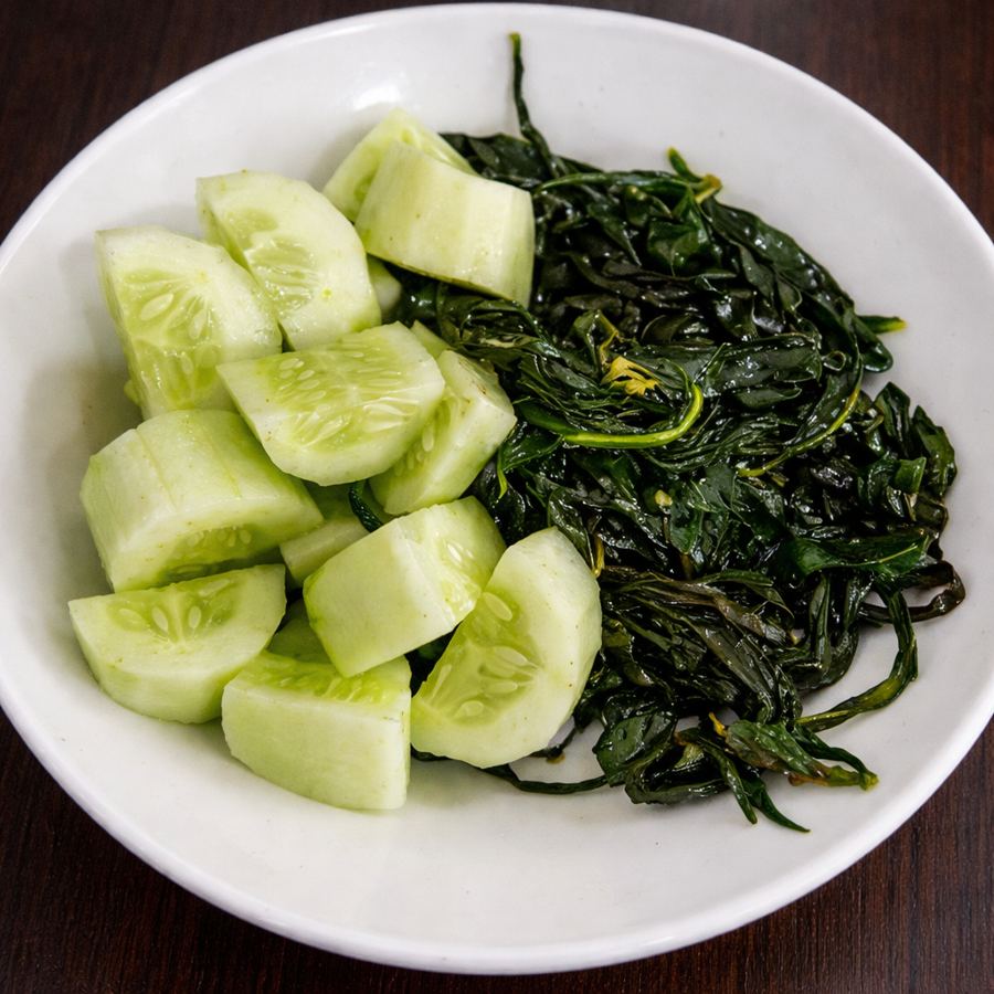Foto Lalap Daun Singkong/Timun