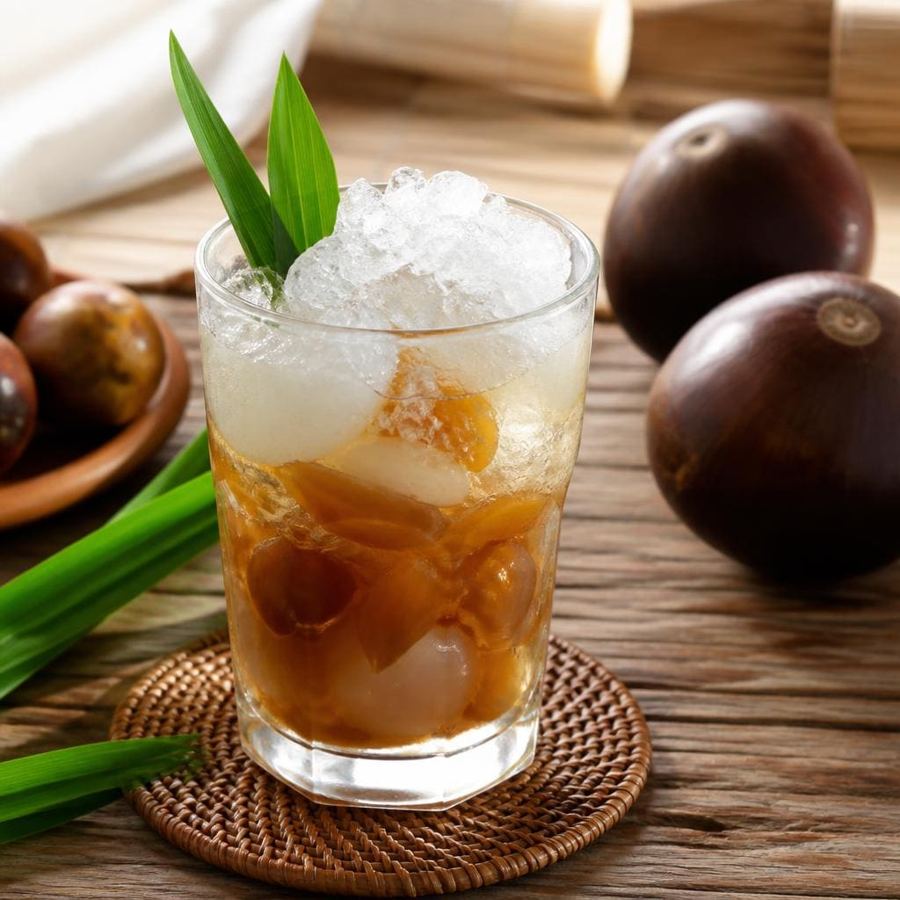 Foto Es Siwalan Te Sate dengan buah siwalan segar dan rasa manis ringan